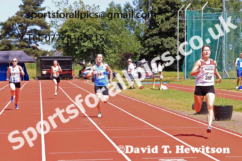 Womens 200 metres, 2024 NE Masters Track and Field Champs., Monkton Stadium, Jarrow.  Photo: David T. Hewitson/Sports for All Pics
